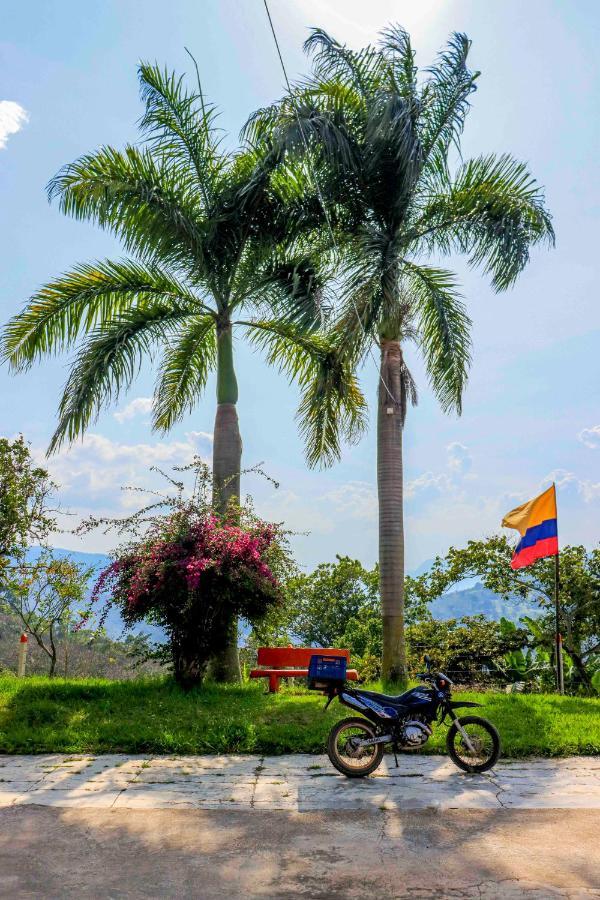 Хостел La Hacienda Сан-Хиль Экстерьер фото